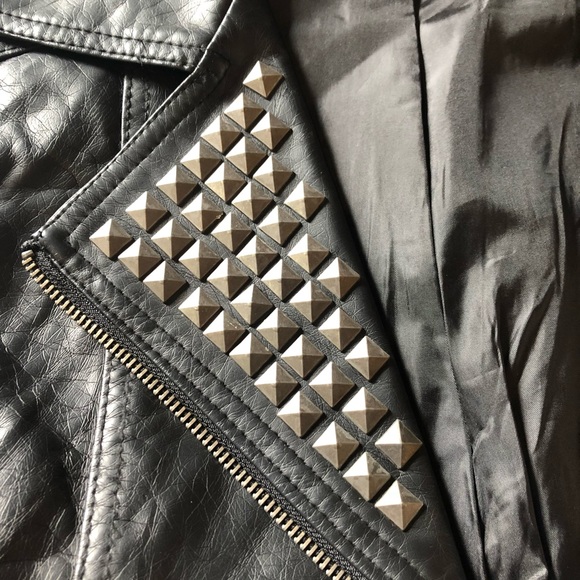 Faux leather Metal square studs black vest - Picture 5 of 5